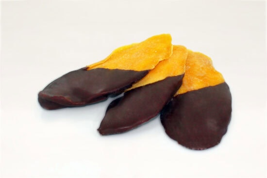 Mango, getrocknet, halbschokoliert mit Milchschokolade, Serviervorschlag